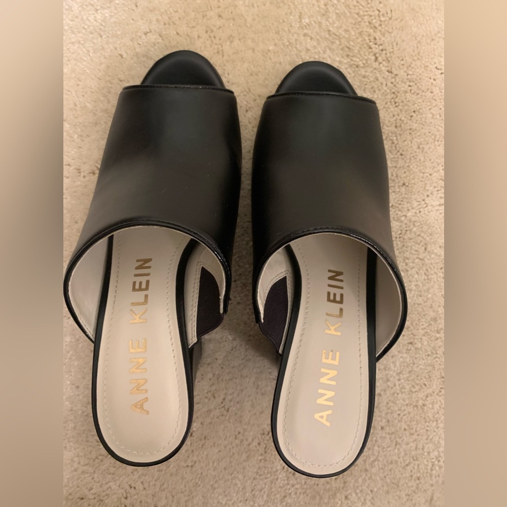 Women’s Anne Klein black open toe heels size 7
